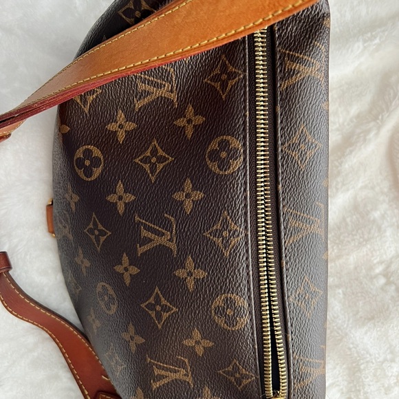 Louis Vuitton Bum Bag - Picture 6 of 8